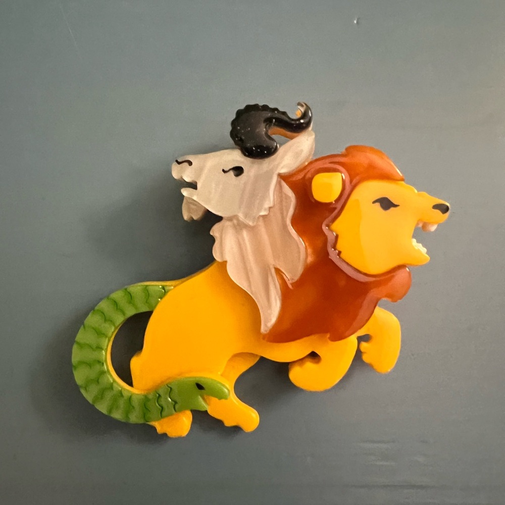 Erstwilder brooch